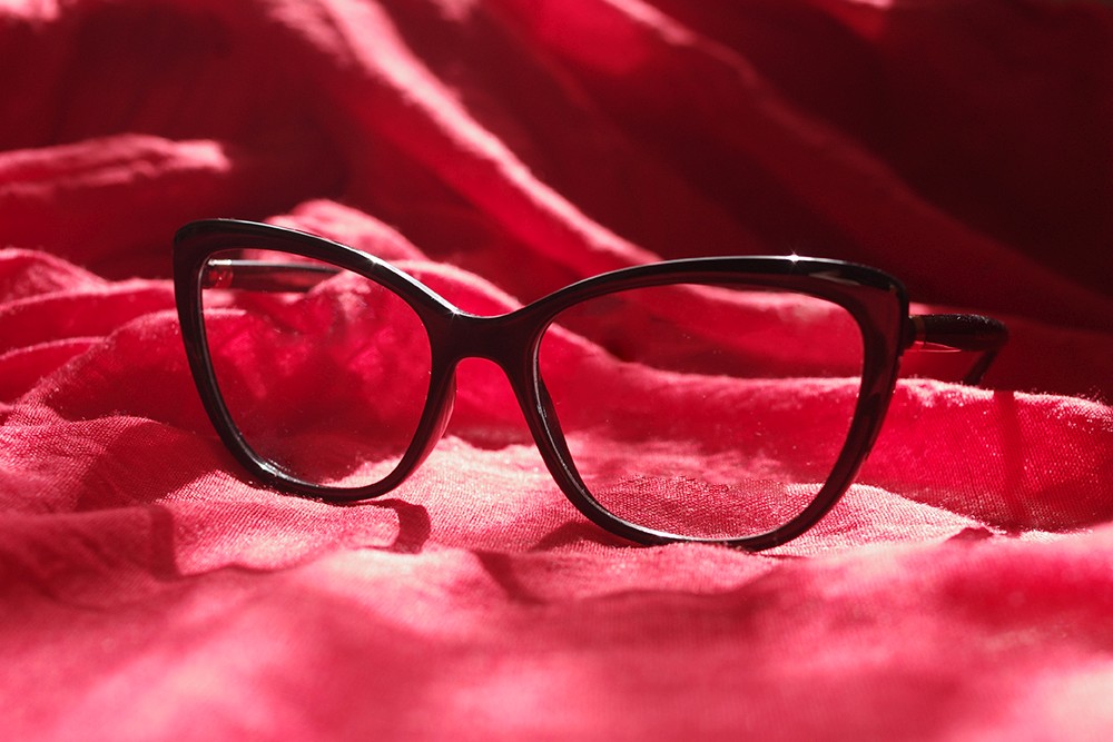 Optymalny przewodnik po zdrowiu oczu, cz. 1, Kocie okulary korekcyjne Dolce & Gabbana w kolorze czarnym